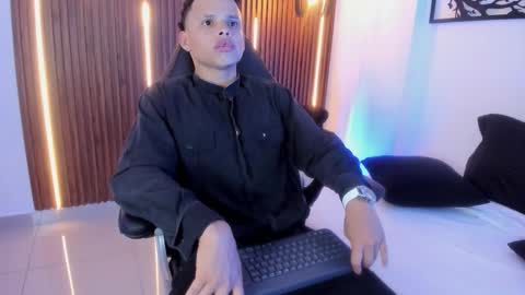 Snapshot of raphael_thomas chatting on October 29, 2025, 3:31 am raphael_thomas online show from October 29, 2025, 3:31 am