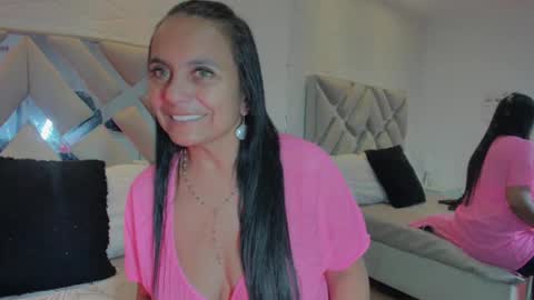 Raquel Moore  online show from March 10, 2025, 11:38 pm