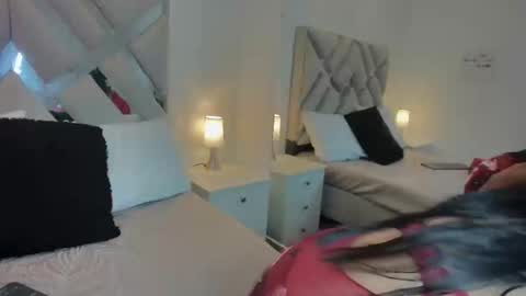 Raquel Moore  online show from March 12, 2025, 8:41 am