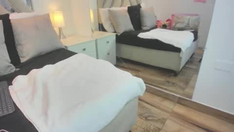 Raquel Moore  online show from January 14, 2026, 4:56 pm