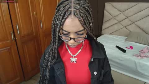 Snapshot of raqueljones_ chatting on September 16, 2025, 12:06 pm Raquel online show from September 16, 2025, 12:06 pm