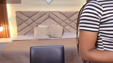 Snapshot of raqueljones_ chatting on April 21, 2026, 12:11 pm Raquel online show from April 21, 2026, 12:11 pm