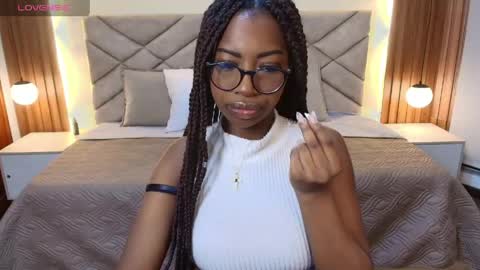 Snapshot of raqueljones_ chatting on April 22, 2026, 12:07 pm Raquel online show from April 22, 2026, 12:07 pm