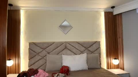 Snapshot of raqueljones_ chatting on May 21, 2026, 12:01 pm Raquel online show from May 21, 2026, 12:01 pm