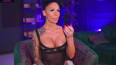 Raquelle online show from January 27, 2025, 8:49 pm