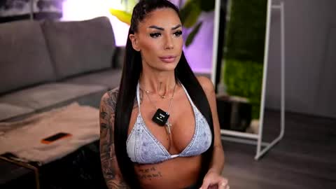 Raquelle online show from April 9, 2026, 8:53 am