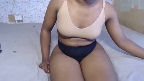 rarepetite online show from December 15, 2025, 7:12 am