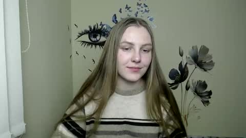 raspberry0101 online show from December 1, 2024, 4:29 pm