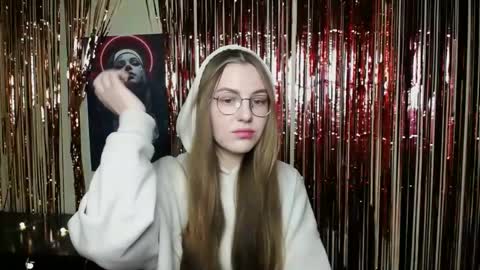 raspberry0101 online show from December 5, 2024, 5:48 am