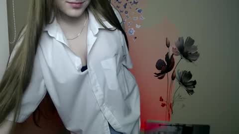 raspberry0101 online show from December 6, 2024, 10:52 pm