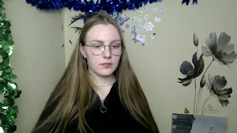 raspberry0101 online show from December 24, 2024, 9:33 pm