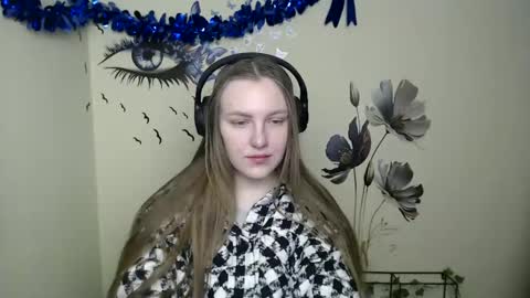 raspberry0101 online show from January 7, 2025, 2:08 pm