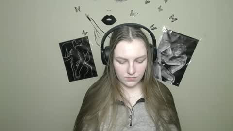 raspberry0101 online show from January 18, 2025, 5:15 pm