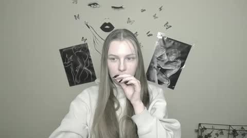 raspberry0101 online show from February 2, 2025, 4:32 pm