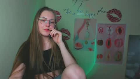 raspberry0101 online show from February 14, 2025, 4:26 am