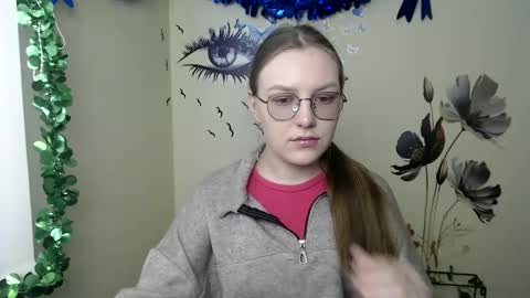 raspberry0101 online show from February 18, 2025, 7:54 am