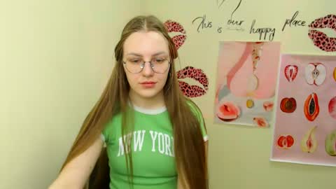 raspberry0101 online show from March 11, 2025, 1:23 pm