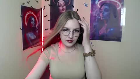 raspberry0101 online show from September 9, 2025, 12:37 pm