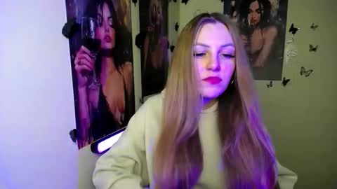 raspberry0101 online show from September 29, 2025, 1:27 pm