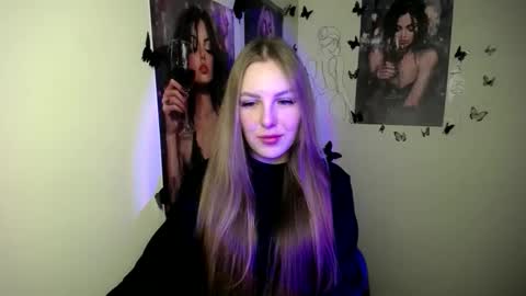 raspberry0101 online show from October 5, 2025, 7:07 am