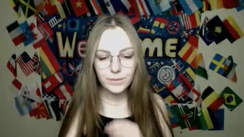 raspberry0101 online show from November 17, 2025, 1:28 pm