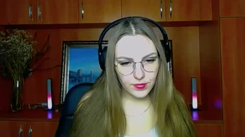 raspberry0101 online show from November 28, 2025, 8:17 am