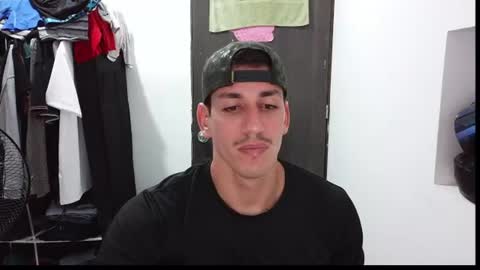 Snapshot of raul240335 chatting on June 27, 2026, 1:32 am Raul online show from June 27, 2026, 1:32 am