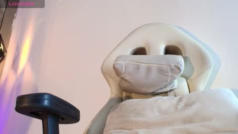   online show from October 9, 2025, 11:08 am