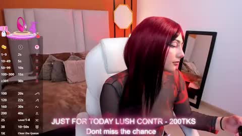 Raven Curly online show from November 21, 2025, 9:02 pm