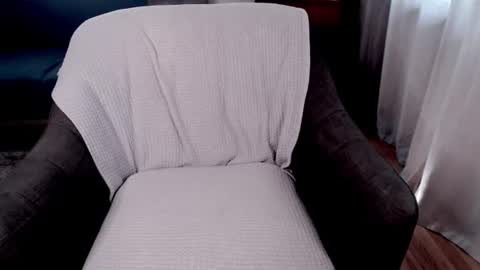 Snapshot of raven_feathers chatting on July 3, 2026, 1:17 pm Roxanneredlight59 online show from July 3, 2026, 1:17 pm