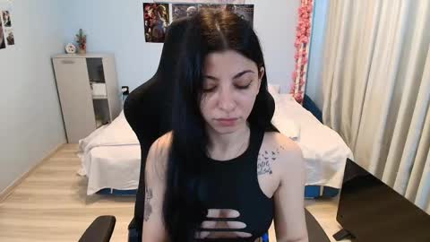 Snapshot of raven_haired_goddess chatting on May 23, 2026, 7:46 am raven_haired_goddess online show from May 23, 2026, 7:46 am