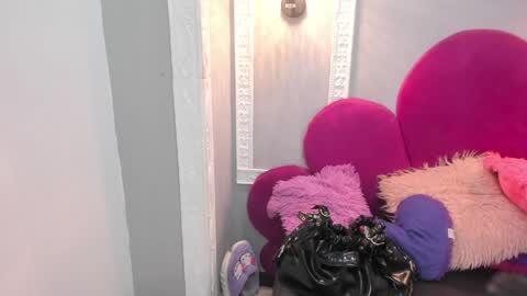 raven_loove online show from May 11, 2026, 6:49 pm