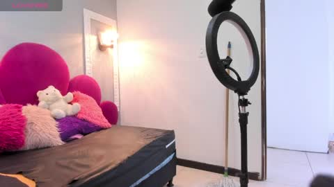 raven_loove online show from May 12, 2026, 5:10 pm