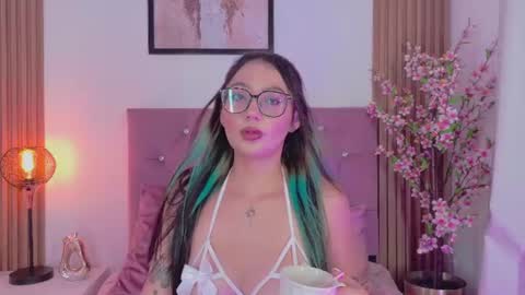 ravena_queen online show from July 18, 2026, 1:32 am