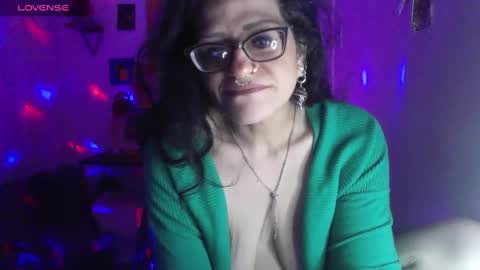 Snapshot of ravenandsin chatting on December 8, 2024, 11:51 pm Raven online show from December 8, 2024, 11:51 pm