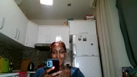 Snapshot of ravenbby chatting on April 23, 2026, 6:10 pm ravenbby online show from April 23, 2026, 6:10 pm