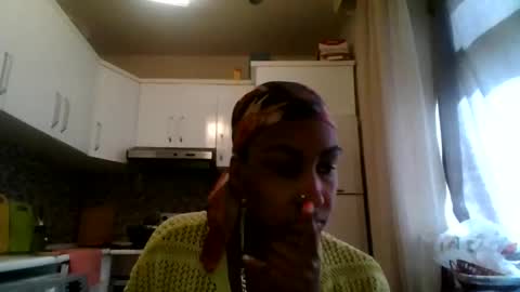 Snapshot of ravenbby chatting on April 26, 2026, 10:35 am ravenbby online show from April 26, 2026, 10:35 am