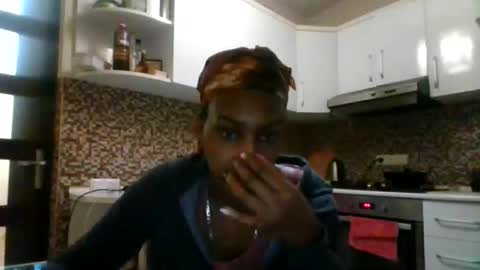 Snapshot of ravenbby chatting on April 28, 2026, 8:03 pm ravenbby online show from April 28, 2026, 8:03 pm