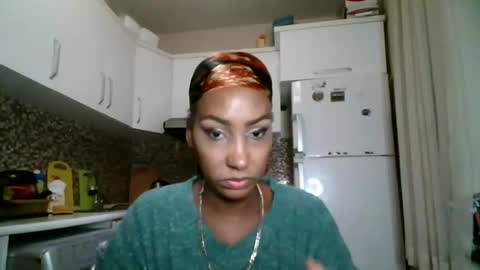 Snapshot of ravenbby chatting on May 6, 2026, 8:47 pm ravenbby online show from May 6, 2026, 8:47 pm