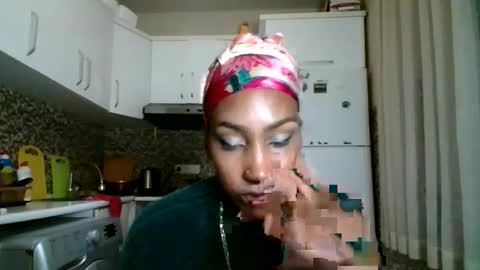 Snapshot of ravenbby chatting on May 8, 2026, 7:41 pm ravenbby online show from May 8, 2026, 7:41 pm