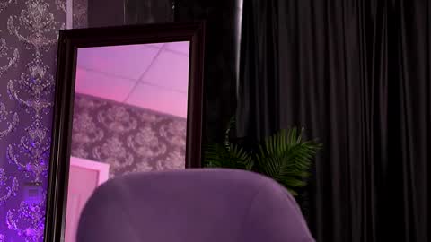 Snapshot of ravenbelrose chatting on November 28, 2025, 10:18 am Rosa online show from November 28, 2025, 10:18 am