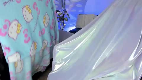 ravencollen online show from October 17, 2025, 8:33 pm