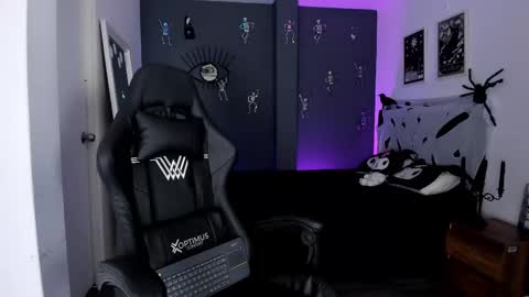 Raven Witch online show from October 10, 2025, 8:30 pm