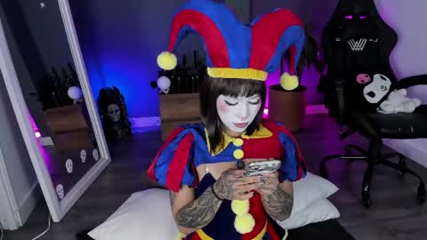 Snapshot of ravenwitch_ chatting on June 12, 2026, 7:46 pm Raven Witch online show from June 12, 2026, 7:46 pm