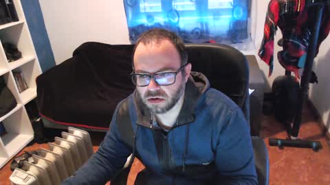 Snapshot of ravingr3d3 chatting on February 7, 2025, 9:05 am ravingr3d3 online show from February 7, 2025, 9:05 am