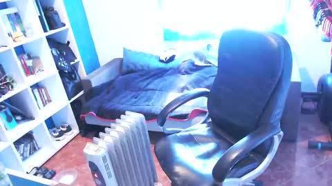 Snapshot of ravingr3d3 chatting on February 17, 2025, 12:16 pm ravingr3d3 online show from February 17, 2025, 12:16 pm