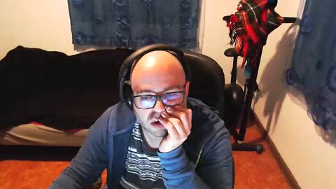 Snapshot of ravingr3d3 chatting on February 19, 2025, 6:32 pm ravingr3d3 online show from February 19, 2025, 6:32 pm