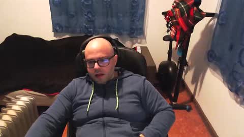 Snapshot of ravingr3d3 chatting on February 19, 2025, 9:36 pm ravingr3d3 online show from February 19, 2025, 9:36 pm