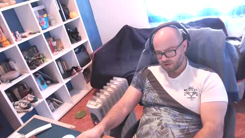 Snapshot of ravingr3d3 chatting on February 26, 2025, 12:14 pm ravingr3d3 online show from February 26, 2025, 12:14 pm