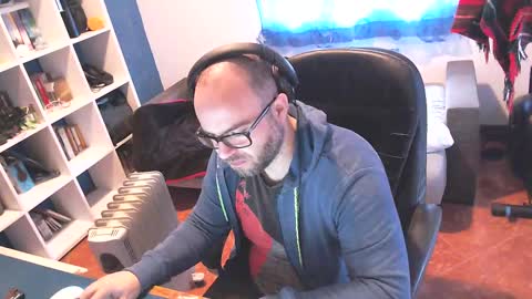Snapshot of ravingr3d3 chatting on March 6, 2025, 9:14 am ravingr3d3 online show from March 6, 2025, 9:14 am